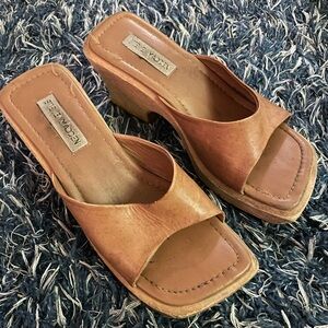 Vintage wooden/tan Steve maddens